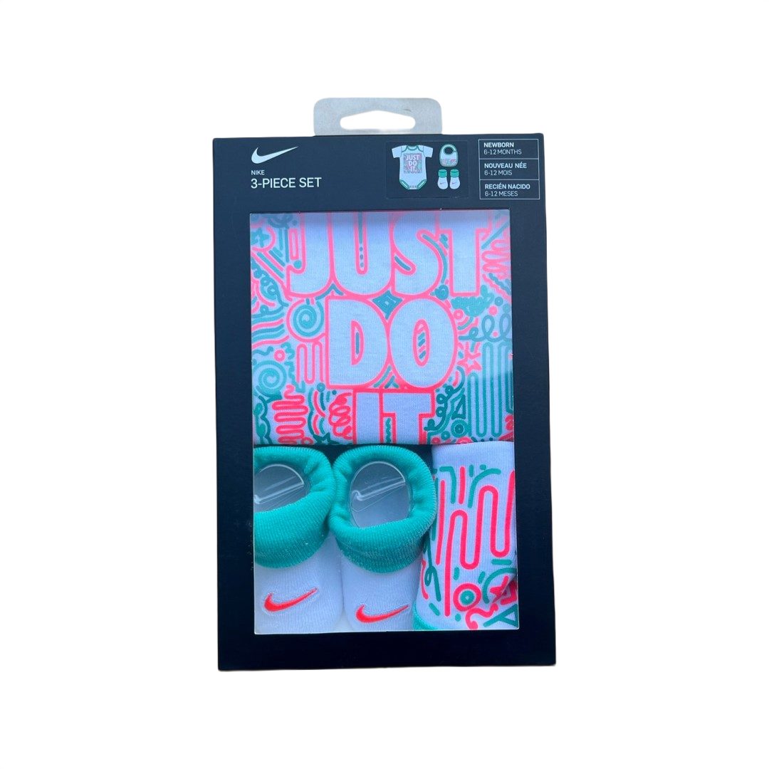 Nike Sportswear BABY 3 PIECE BOOTIES BEANIE SET Neu 6-12 Months